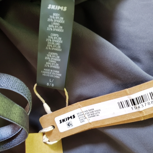 SKIMS L NWT Sculpting belted strapless NWT Gunmetal gray - Picture 5 of 5